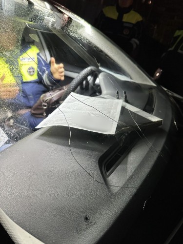 В Оренбурге экипажем ДПС задержан водитель, оскорбивший полицейского и повредивший лобовое стекло в служебном автомобиле