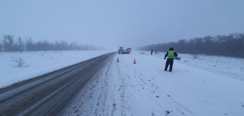 Сотрудники Госавтоинспекции по Переволоцкому району проводят проверку по факту ДТП со смертельным исходом Сотрудники Госавтоинспекции по Переволоцкому району проводят проверку по факту ДТП со смертельным исходом