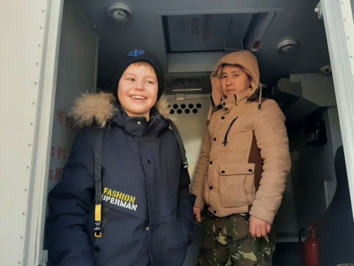 В рамках проекта «Елка желаний» и акции «Полицейский Дед Мороз» сотрудники полиции Новоорского района и общественники исполнили новогоднюю мечту 10-летнего ребенка