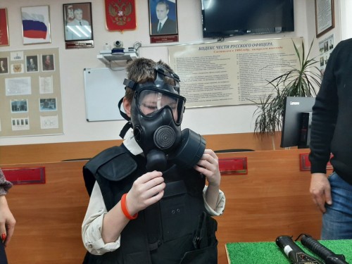 В рамках проекта «Елка желаний» и акции «Полицейский Дед Мороз» сотрудники полиции Новоорского района и общественники исполнили новогоднюю мечту 10-летнего ребенка