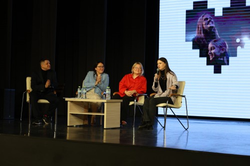 «Потому что мы — семья»: Стартовали открытые показы мини-фильмов второго сезона кинопроекта «Ростелекома» «Потому что мы — семья»: Стартовали открытые показы мини-фильмов второго сезона кинопроекта «Ростелекома»