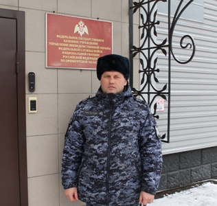 Росгвардейцы задержали гражданина, который похитил парфюмерию на сумму 58 000 рублей Росгвардейцы задержали гражданина, который похитил парфюмерию на сумму 58 000 рублей