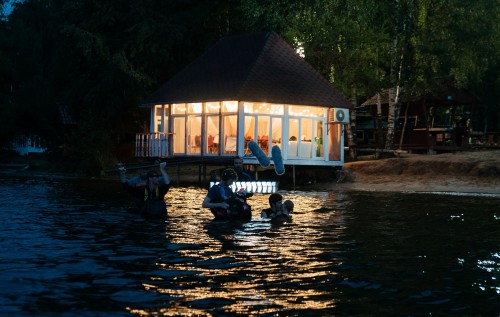 Папа, найдись: драмеди «Между нами химия» выйдет на Wink.ru в марте Папа, найдись: драмеди «Между нами химия» выйдет на Wink.ru в марте