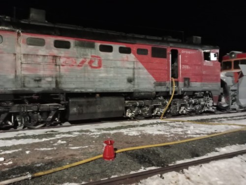 В Светлинском районе на железнодорожной станции горел локомотив (ВИДЕО) В Светлинском районе на железнодорожной станции горел локомотив (ВИДЕО)