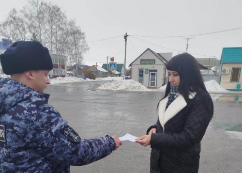 В Оренбургской области сотрудники вневедомственной охраны Росгвардии участвуют в акции «Безопасный дом, подъезд, квартира»