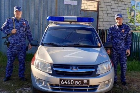 В Оренбургской области сотрудники Росгвардии потушили возгорание рядом с жилым домом