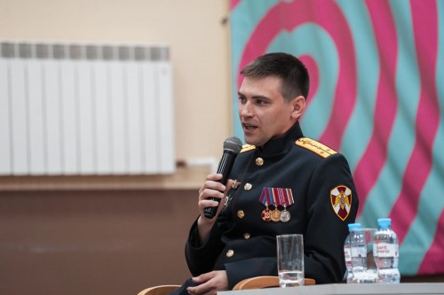 Сотрудник Управления Росгвардии по Оренбургской области принял участие в тематической встрече с участниками военно-патриотической игры «Зарница 2.0» Сотрудник Управления Росгвардии по Оренбургской области принял участие в тематической встрече с участниками военно-патриотической игры «Зарница 2.0»