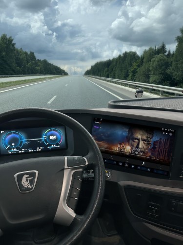 Дальнобойщики выбирают Wink — в автомобилях КАМАЗ стали доступны онлайн-кинотеатр, музыка и книги