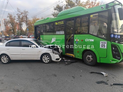 В Оренбурге произошло ДТП с пассажирским автобусом. Никто не пострадал