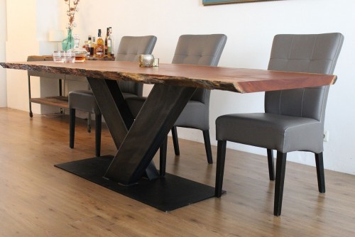 Клиент не всегда прав: суд Оренбурга отказал покупателю в возврате обеденного стола Клиент не всегда прав: суд Оренбурга отказал покупателю в возврате обеденного стола