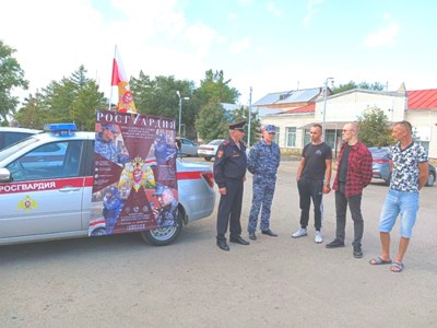 В селе Беляевка Оренбургской области росгвардейцы проинформировали граждан об условиях поступления на службу в Росгвардию В селе Беляевка Оренбургской области росгвардейцы проинформировали граждан об условиях поступления на службу в Росгвардию