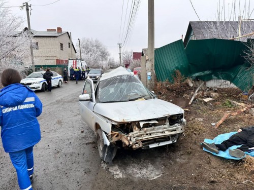 В Орске 18-летний парень разбился, влетев в столб