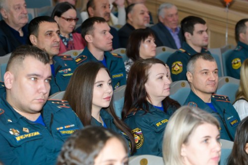 Спасатели Оренбуржья отметили 35-летию со дня образования МЧС России Спасатели Оренбуржья отметили 35-летию со дня образования МЧС России