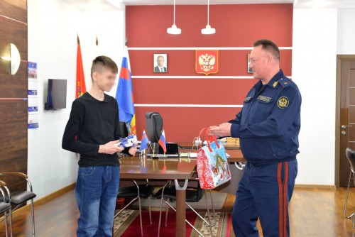 Начальник УФСИН по Оренбургской области воплотил в жизнь новогоднее желание подростка