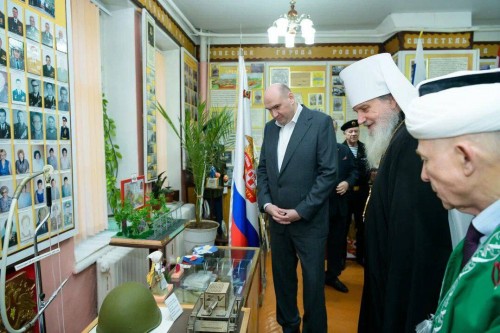 Губернатор Евгений Солнцев и митрополит Оренбургский и Саракташский Петр поздравили бойцов СВО с Рождеством Христовым в военном госпитале Оренбурга