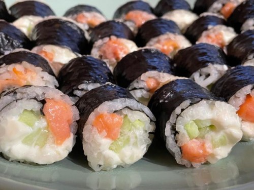 В Оренбуржье кафе заплатит 60 000 рублей за отравление покупателей роллами