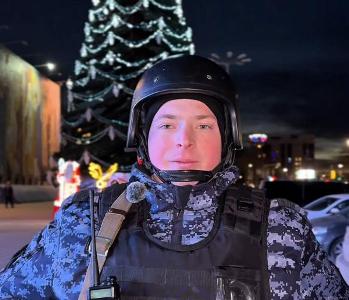 В Оренбурге росгвардейцы присоединились к акции «Росгвардия. На страже новогодних праздников» В Оренбурге росгвардейцы присоединились к акции «Росгвардия. На страже новогодних праздников»