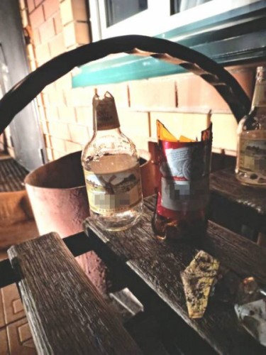 Житель Сараташа нанес собутыльнику удары разбитой стеклянной бутылкой Житель Сараташа нанес собутыльнику удары разбитой стеклянной бутылкой