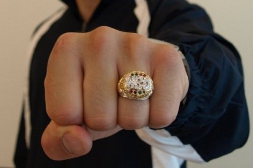 Оренбургские полицейские раскрыли кражу золотого кольца, совершённую в марте прошлого года Оренбургские полицейские раскрыли кражу золотого кольца, совершённую в марте прошлого года