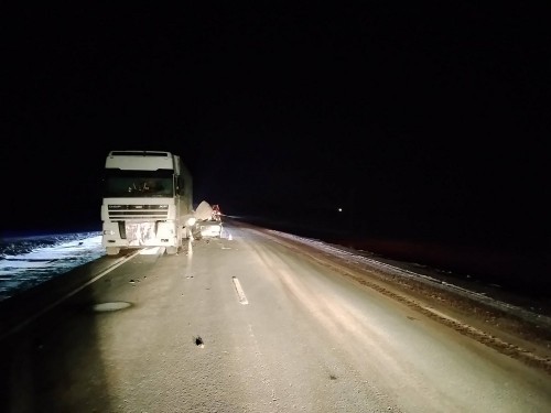 Сотрудниками ГИБДД Сорочинска устанавливают обстоятельства ДТП с участием трех автомобилей