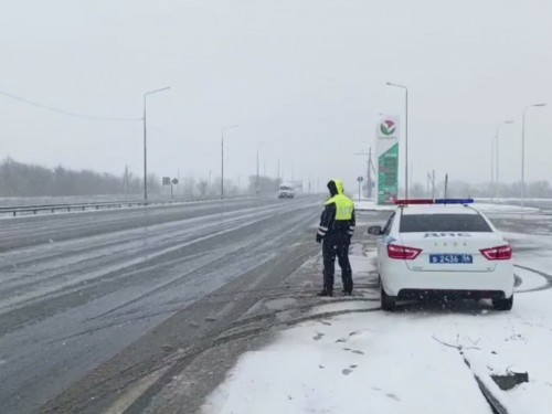 Движение по трассе Оренбург-Самара остается закрытым до 13.00 Движение по трассе Оренбург-Самара остается закрытым до 13.00