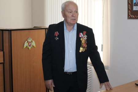В Оренбурге росгвардейцы встретились с ветераном вневедомственной охраны полковником милиции в отставке Валерием Коноваловым