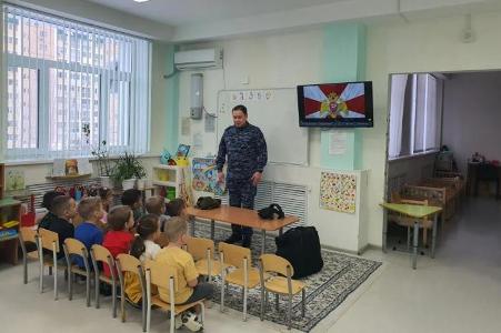 В Оренбурге росгвардейцы провели урок мужества для воспитанников детского сада В Оренбурге росгвардейцы провели урок мужества для воспитанников детского сада