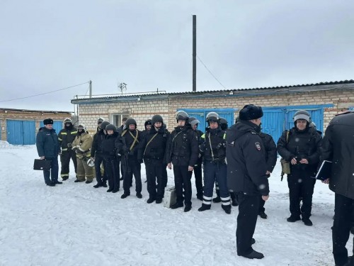 В Пономаревском районе прошли масштабные учения по освобождению заложников в школе