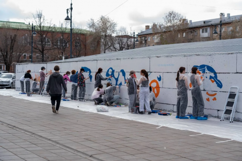 Студенты Оренбургского колледжа изобразили Колобка на улице Советской Студенты Оренбургского колледжа изобразили Колобка на улице Советской