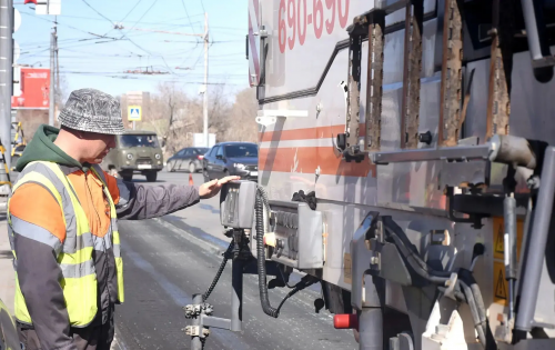 В Оренбурге начался дорожный ремонт В Оренбурге начался дорожный ремонт