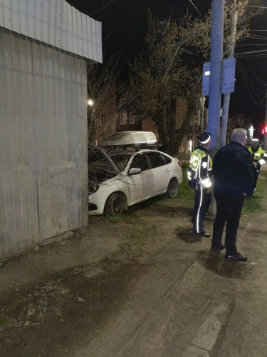 В ДТП на ул.Шевченко Оренбурга погибла женщина-пассажир В ДТП на ул.Шевченко Оренбурга погибла женщина-пассажир