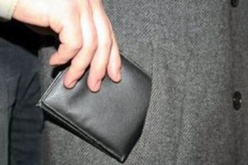 В Сорочинске местный житель украл 20 000 рублей из кармана спящего товарища