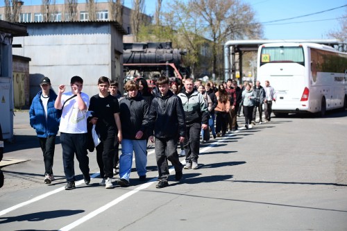 Уральская Сталь провела День открытых дверей для новотроицких старшеклассников