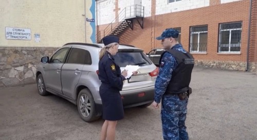 В Оренбуржье судебные приставы арестовали автомобиль из-за неуплаты за вывоз мусора