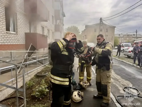 В Орске на пожаре спасли шесть человек