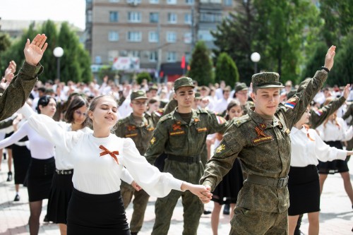 500 студентов Оренбуржья исполнят «Вальс Победы» на площадке ОГУ