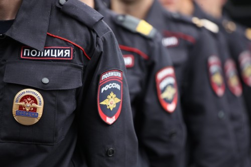 Полицейские устанавливают обстоятельства травмирования ноги несовершеннолетней пневматической пулькой Полицейские устанавливают обстоятельства травмирования ноги несовершеннолетней пневматической пулькой