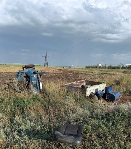 Под Сорочинском грузовик опрокинулся в кювет, водитель госпитализирован Под Сорочинском грузовик опрокинулся в кювет, водитель госпитализирован