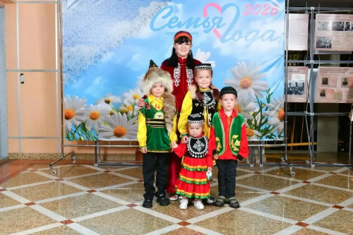 Чета Избасовых из Оренбуржья стала лучшей молодой семьёй региона