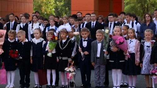 Металлурги Уральской Стали поздравили с Днём знаний учеников и студентов Новотроицка Металлурги Уральской Стали поздравили с Днём знаний учеников и студентов Новотроицка