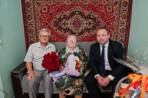 Ветеран Уральской Стали Нина Черкасова отметила 100-летний юбилей