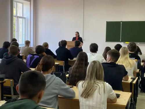 Студентам Орского института напомнили о безопасности на дорогах Студентам Орского института напомнили о безопасности на дорогах