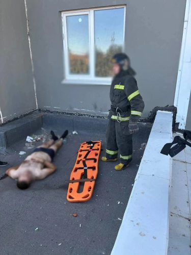 В Оренбурге мужчина выжил после падения с четвёртого этажа В Оренбурге мужчина выжил после падения с четвёртого этажа