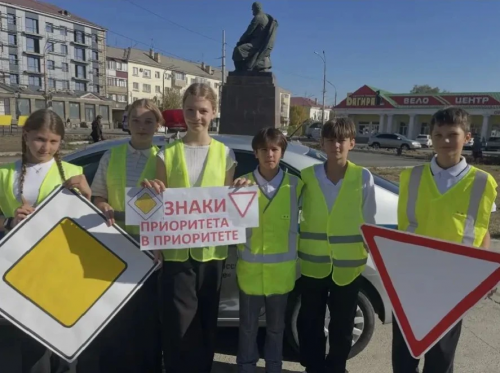 В Орске прошла акция по безопасности дорожного движения В Орске прошла акция по безопасности дорожного движения