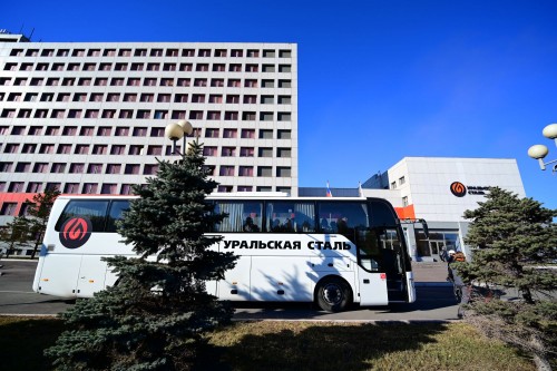Сто новотроицких старшеклассников посетили Уральскую Сталь Сто новотроицких старшеклассников посетили Уральскую Сталь