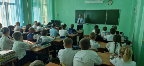 В Соль‑Илецке школьников учат безопасности на дороге через игру В Соль‑Илецке школьников учат безопасности на дороге через игру