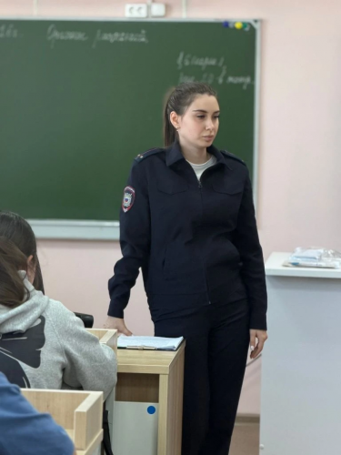 В Бугуруслане инспекторы ПДН разъяснили школьникам риски экстремизма и манипуляций В Бугуруслане инспекторы ПДН разъяснили школьникам риски экстремизма и манипуляций